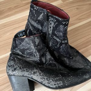 John Fluevog Black and Gray Textured Boots